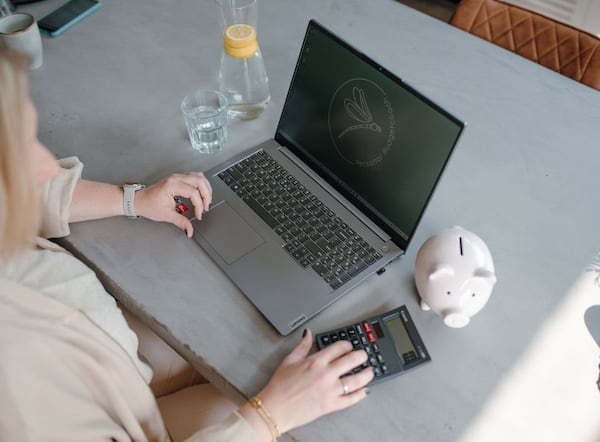 Budgetcoach in gesprek met cliënt